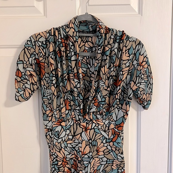 Sexy silk Christy Dawn Deep V dress with cool geometric pattern! - Picture 1 of 2